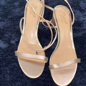 Jewel Badgley Mischka Women's Cream Sandals